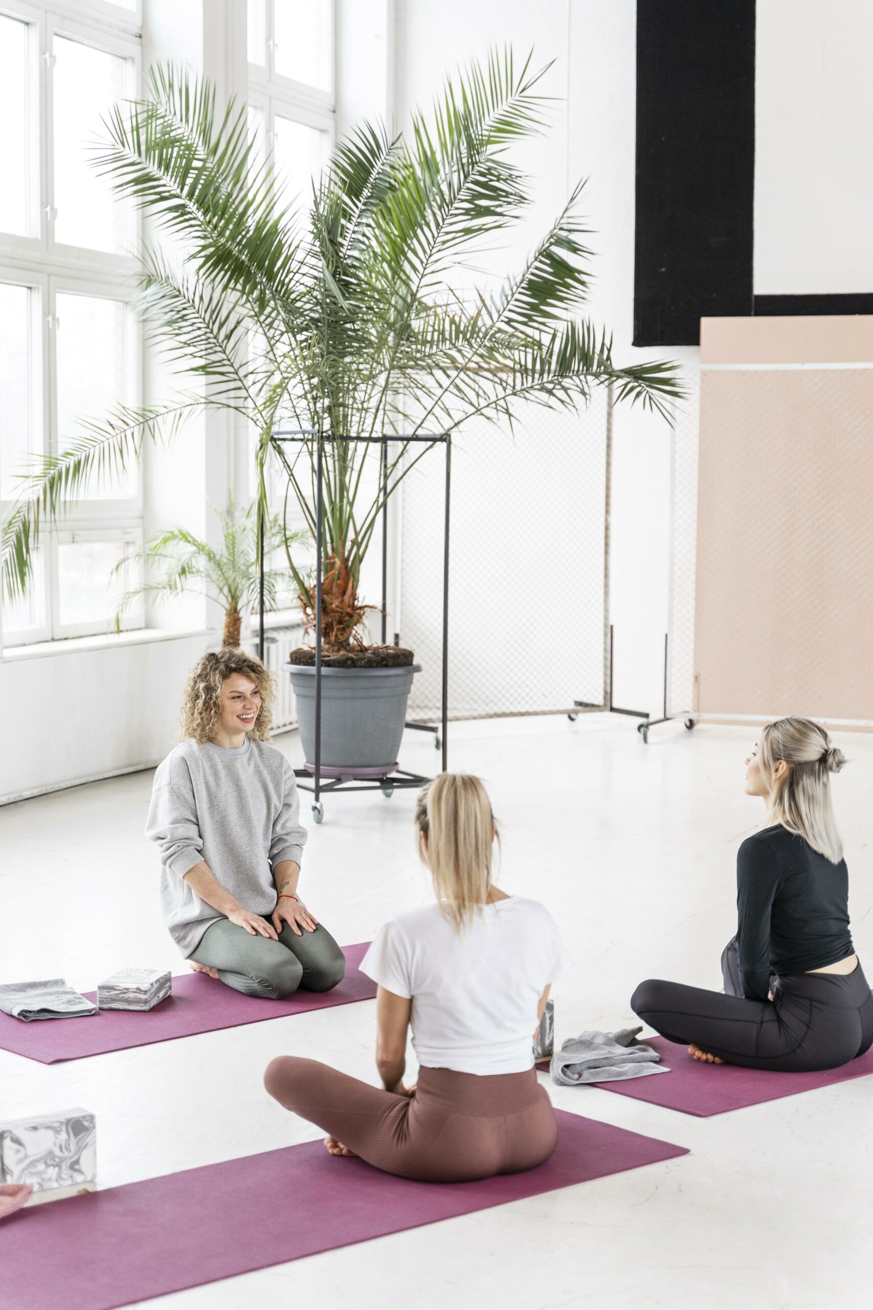 full-shot-women-yoga-mats full-shot-women-yoga-mats